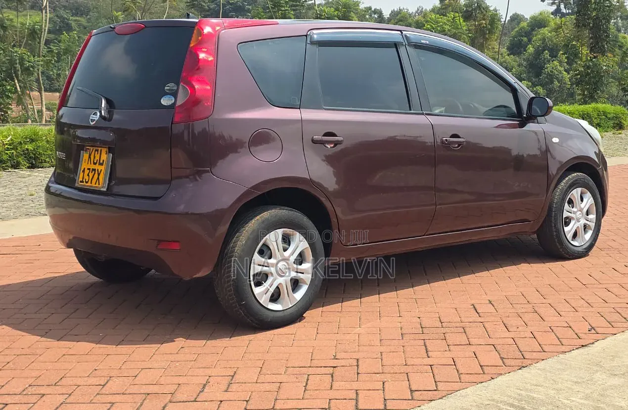 Nissan Note 2011 Burgundy