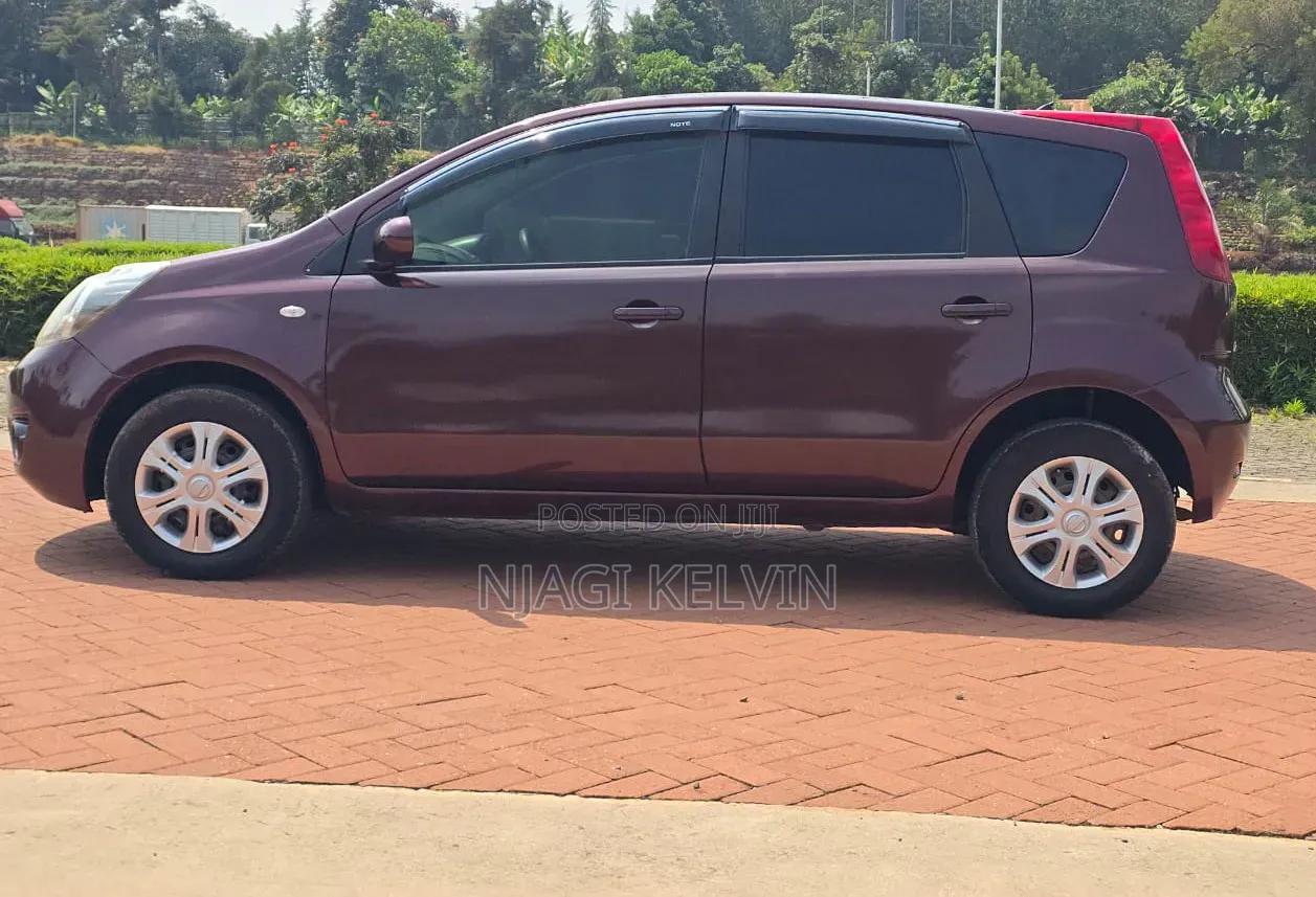 Nissan Note 2011 Burgundy
