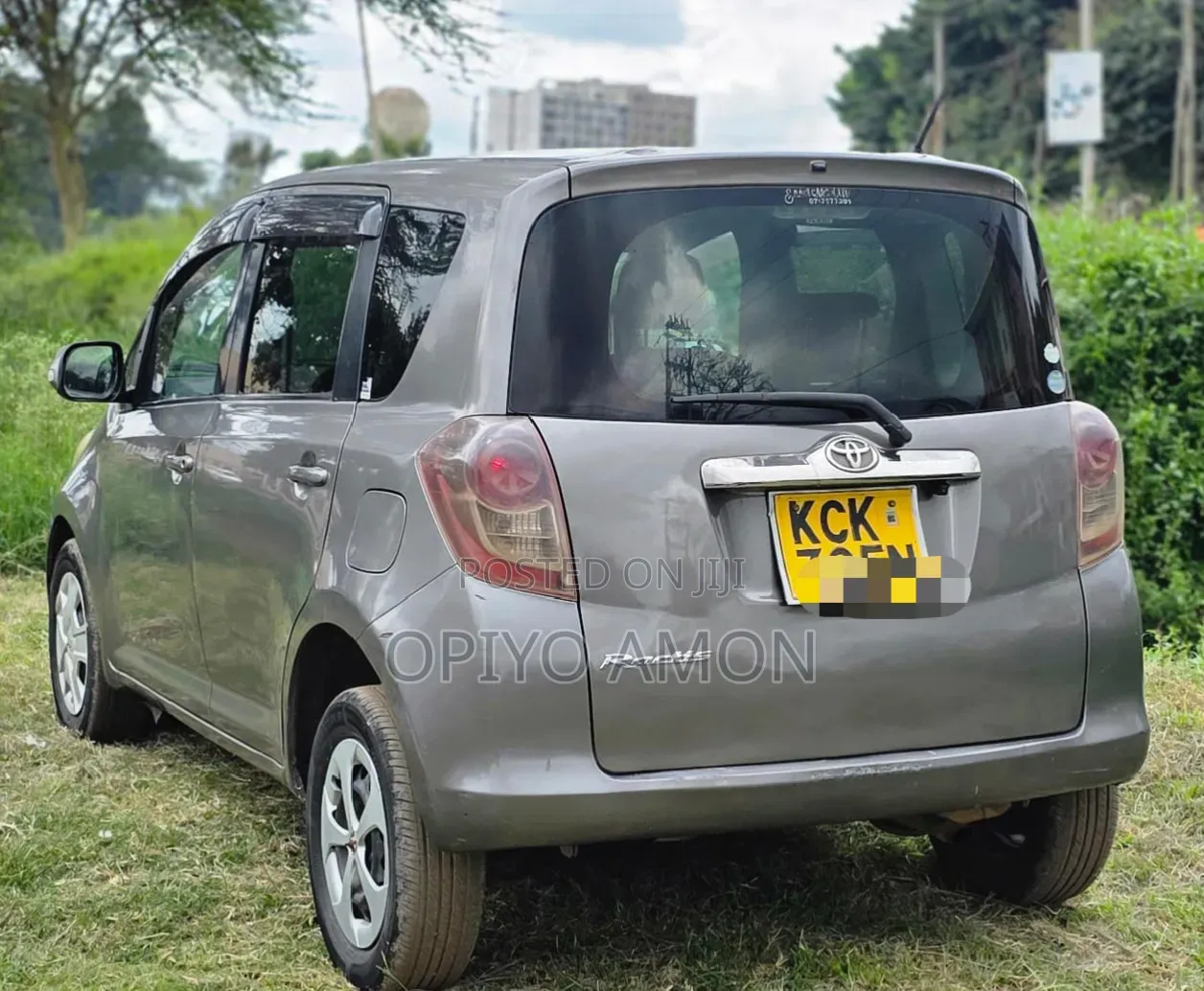 Toyota Ractis 2010 Gray