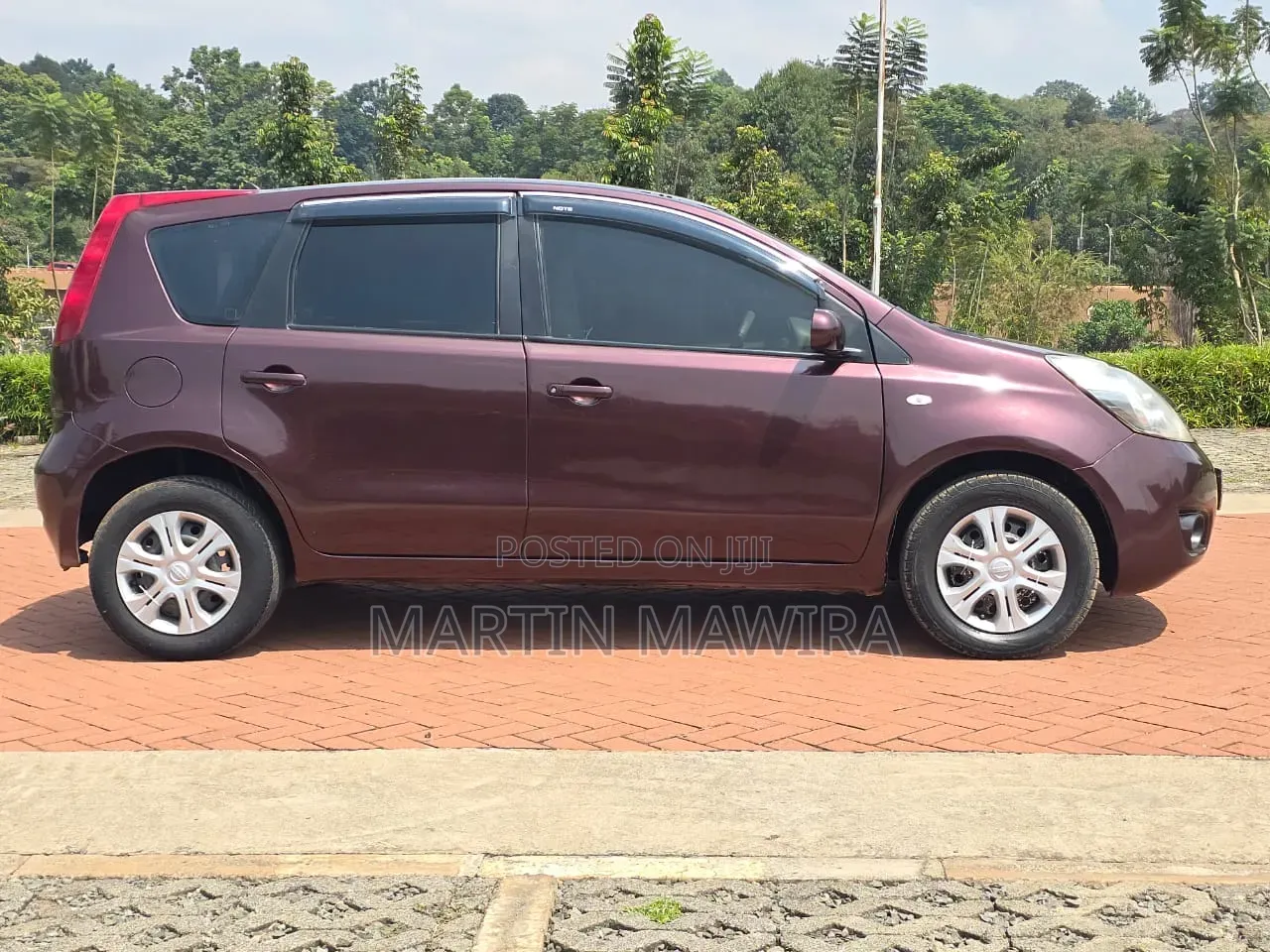Nissan Note 2011 Maroon
