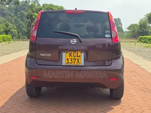 Nissan Note 2011 Maroon