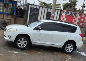Toyota Vanguard 2010 White