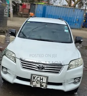 Toyota Vanguard 2010 White