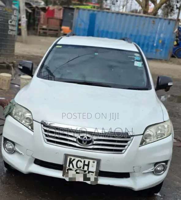 Toyota Vanguard 2010 White