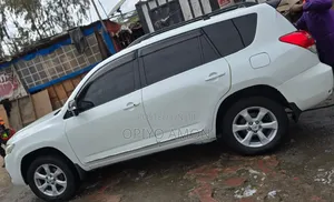 Toyota Vanguard 2010 White