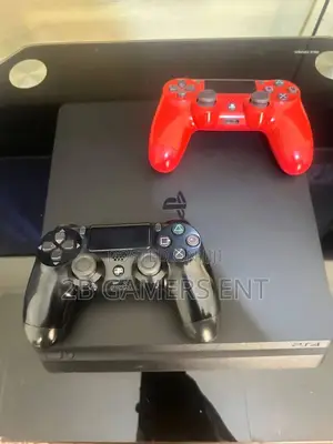 Play Station 4 Game Console (2 Pads)