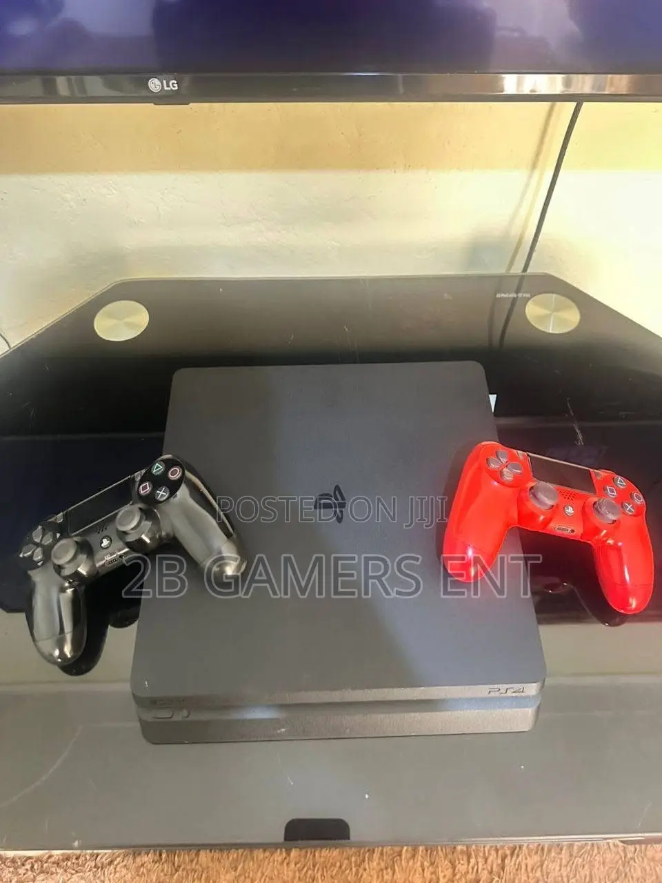 Play Station 4 Game Console (2 Pads)