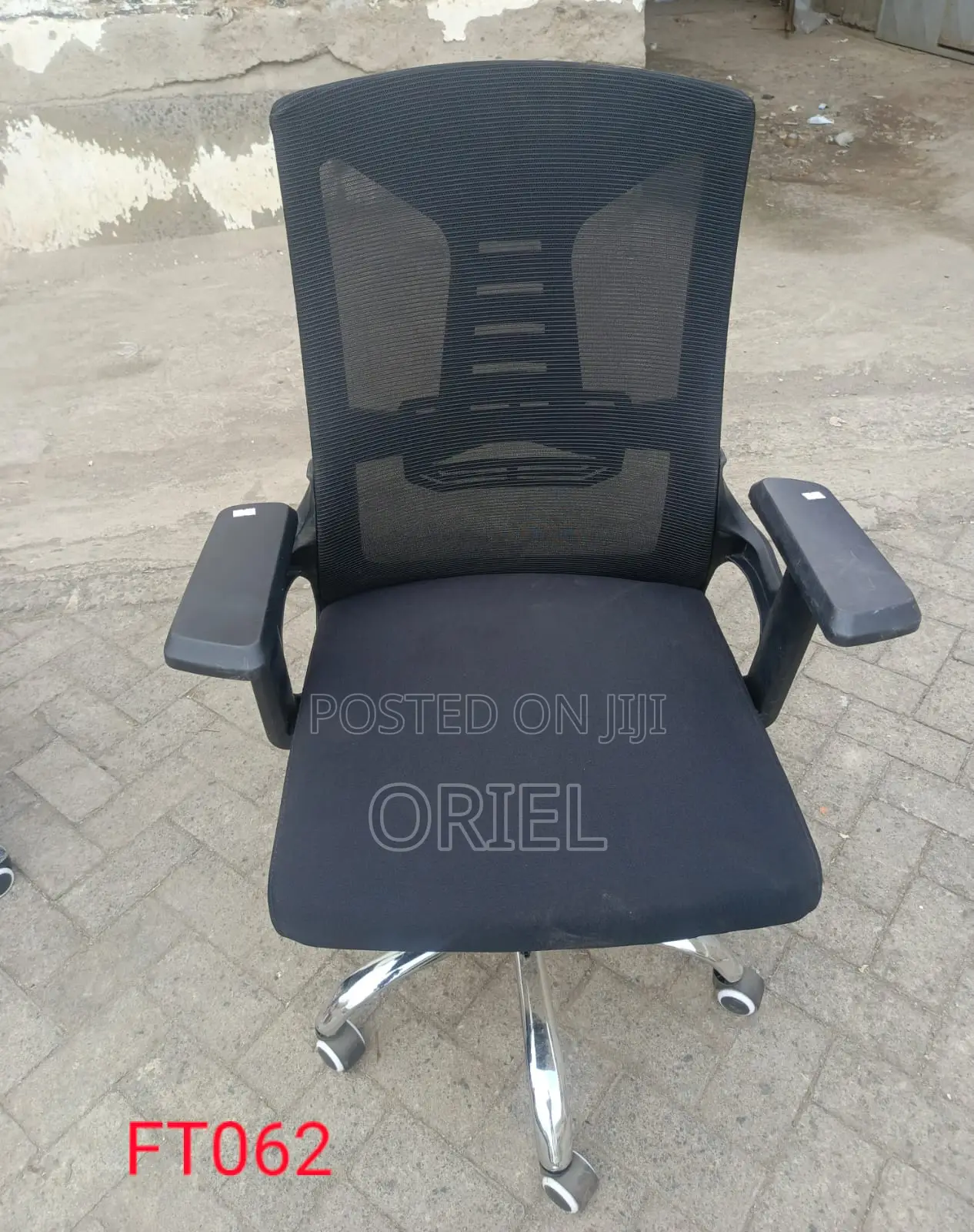 Office Chair : Mid-Back Ergonomic Swivel Office Chair
