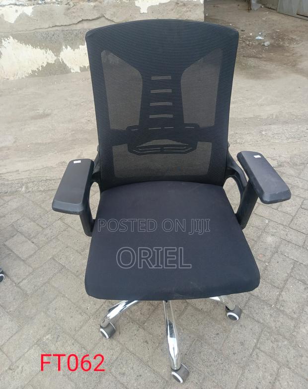 Office Chair : Mid-Back Ergonomic Swivel Office Chair