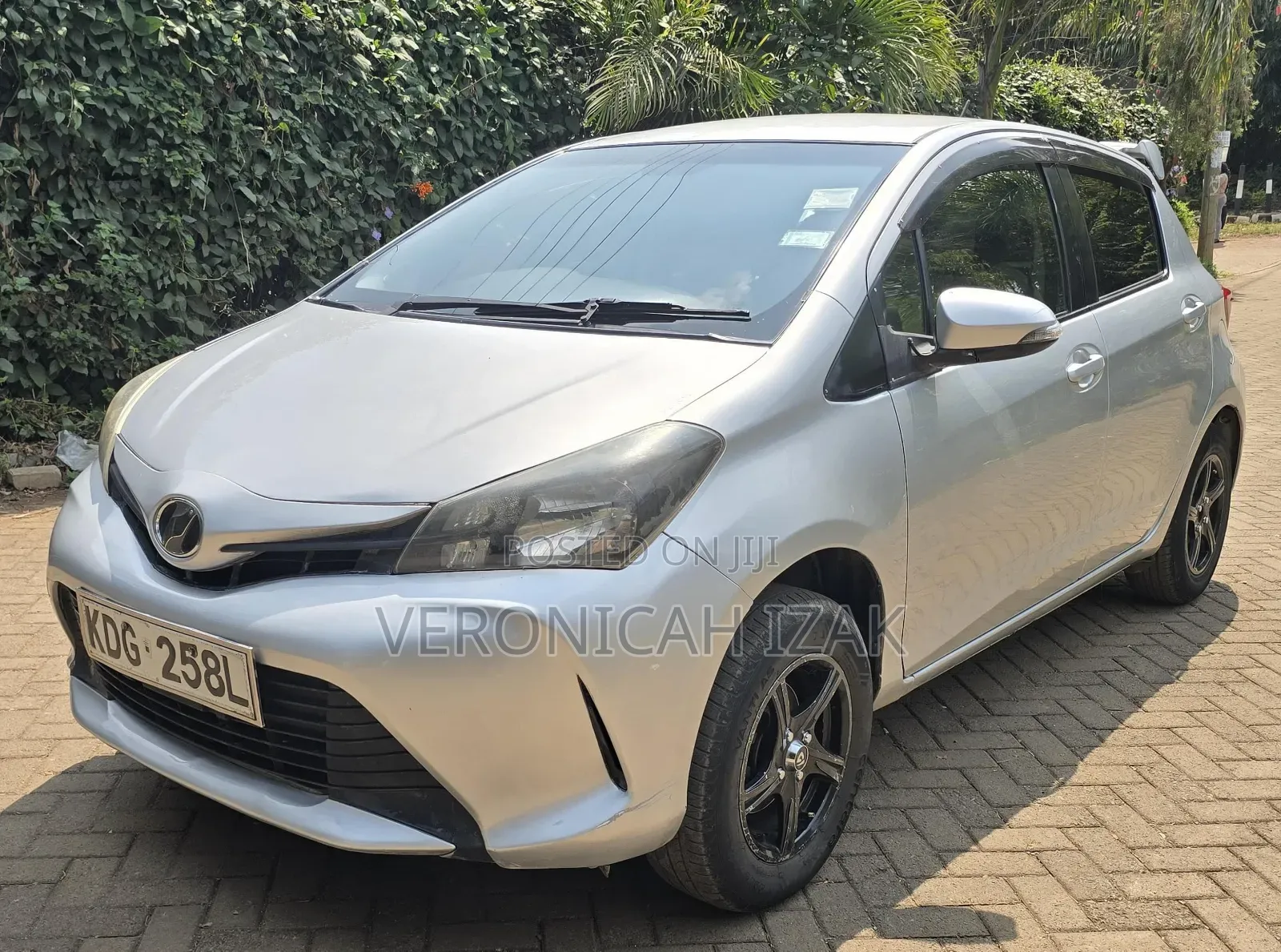 Toyota Vitz 2014 Silver