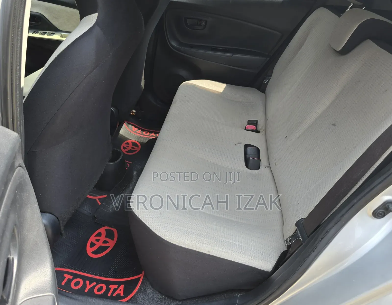 Toyota Vitz 2014 Silver
