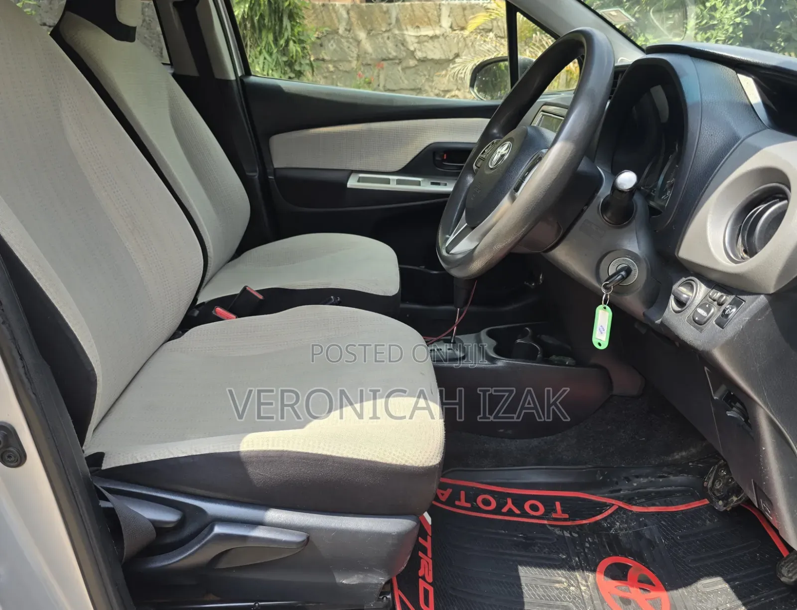 Toyota Vitz 2014 Silver