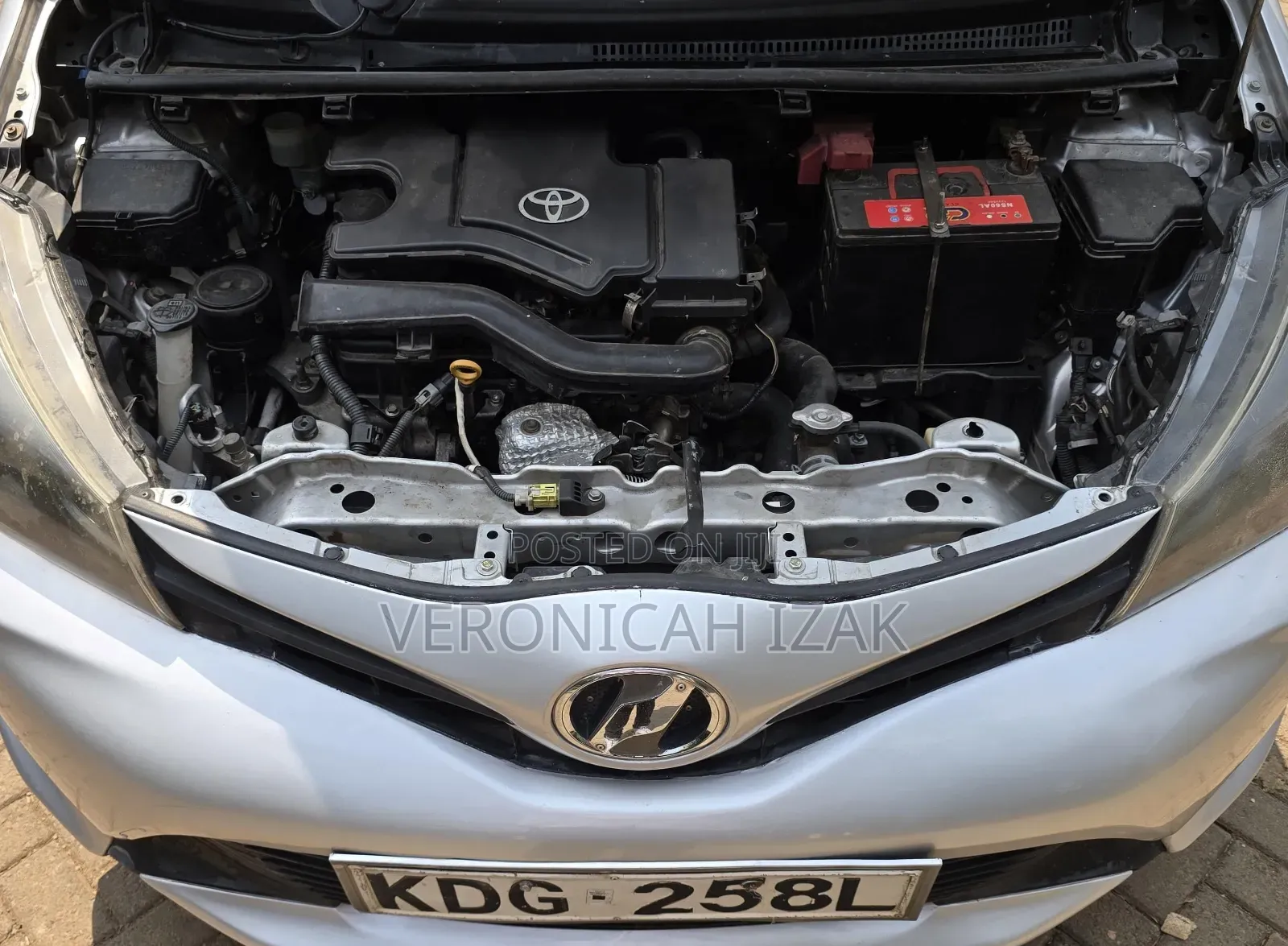 Toyota Vitz 2014 Silver