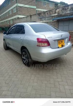 Toyota Belta 2010 Silver