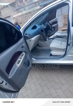 Toyota Belta 2010 Silver