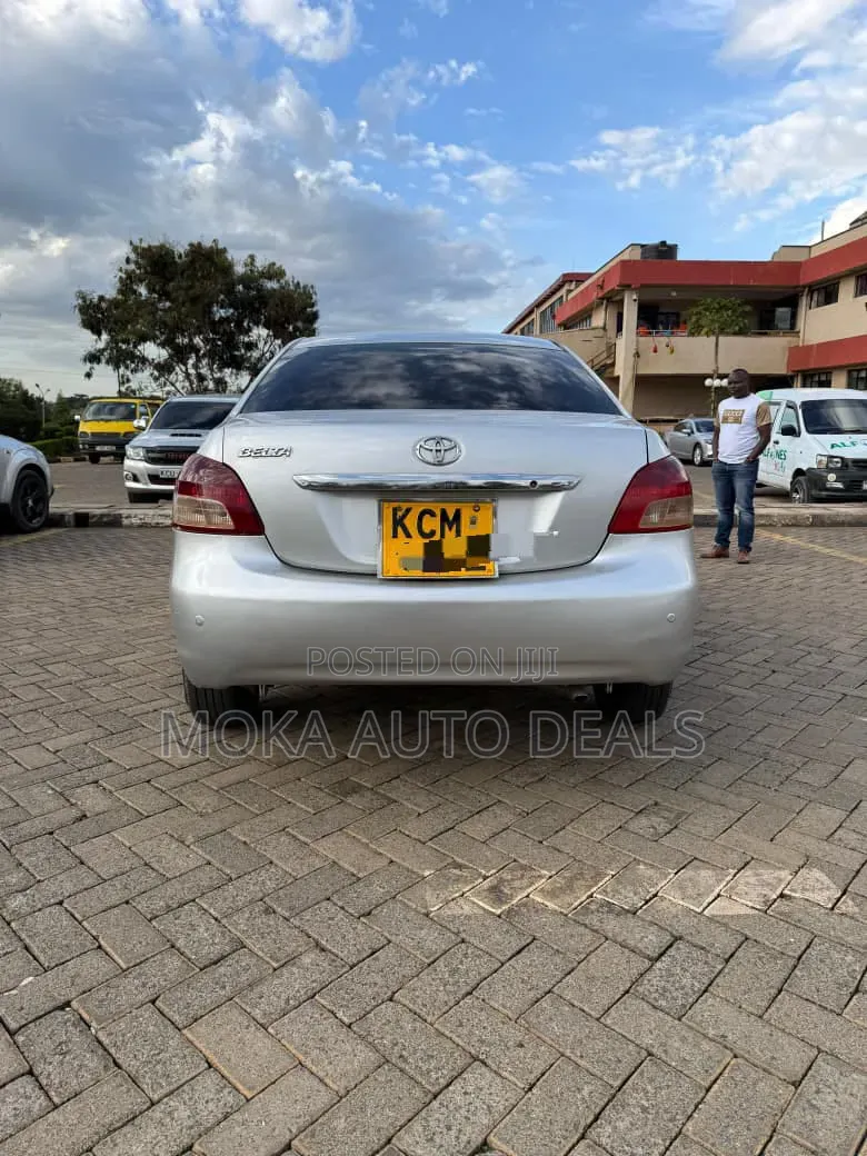 Toyota Belta 2010 Silver
