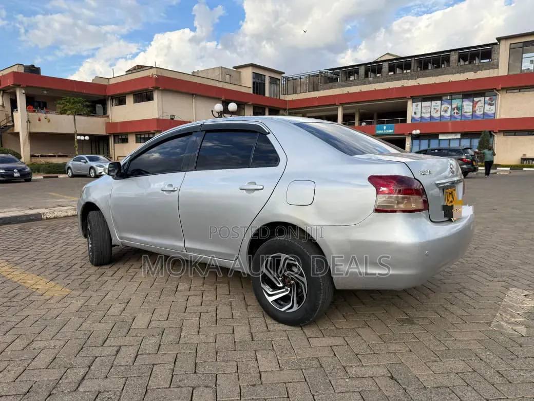 Toyota Belta 2010 Silver