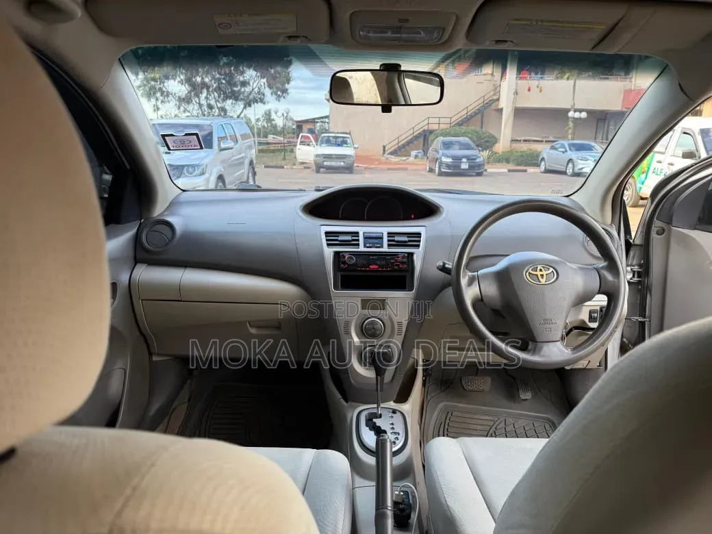 Toyota Belta 2010 Silver