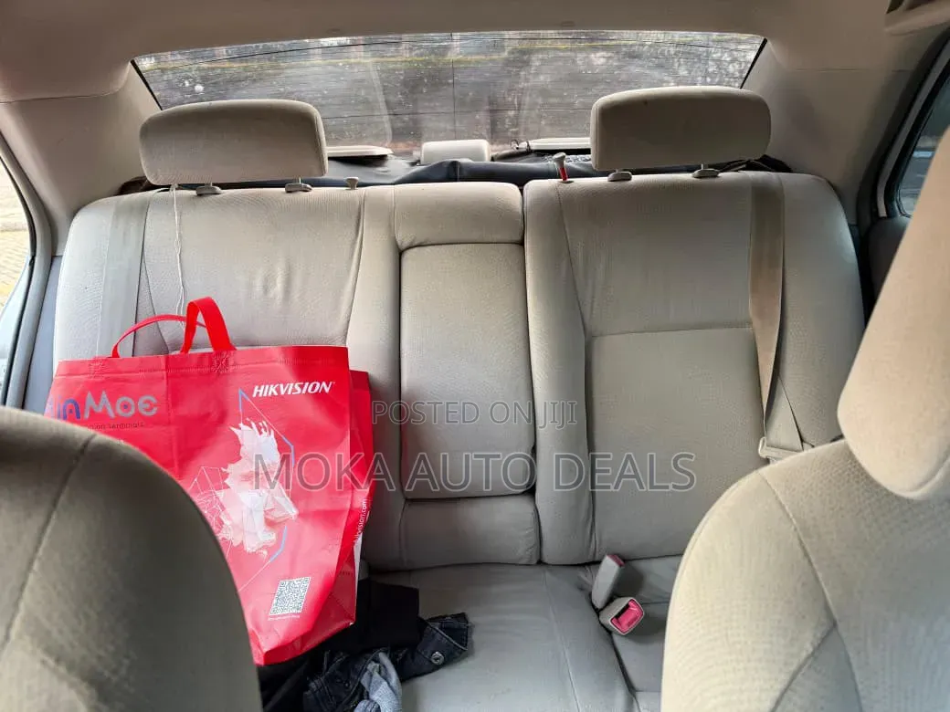 Toyota Belta 2010 Silver