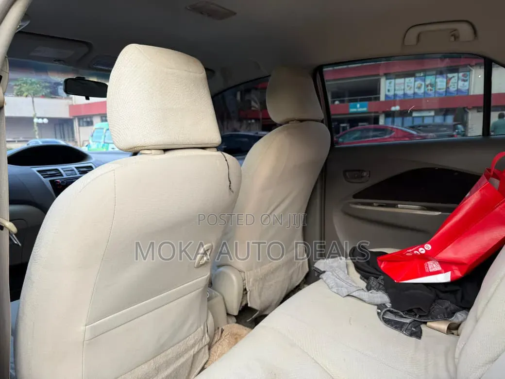 Toyota Belta 2010 Silver