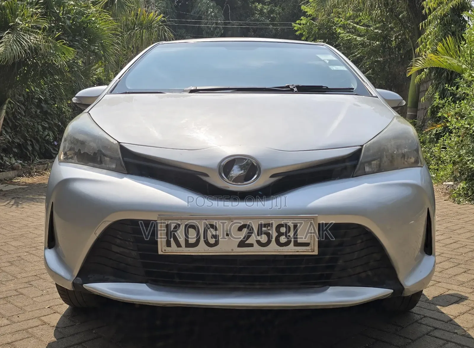 Toyota Vitz 2014 Silver