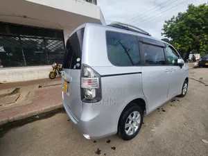 Toyota Voxy 2008 Silver