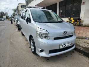 Toyota Voxy 2008 Silver