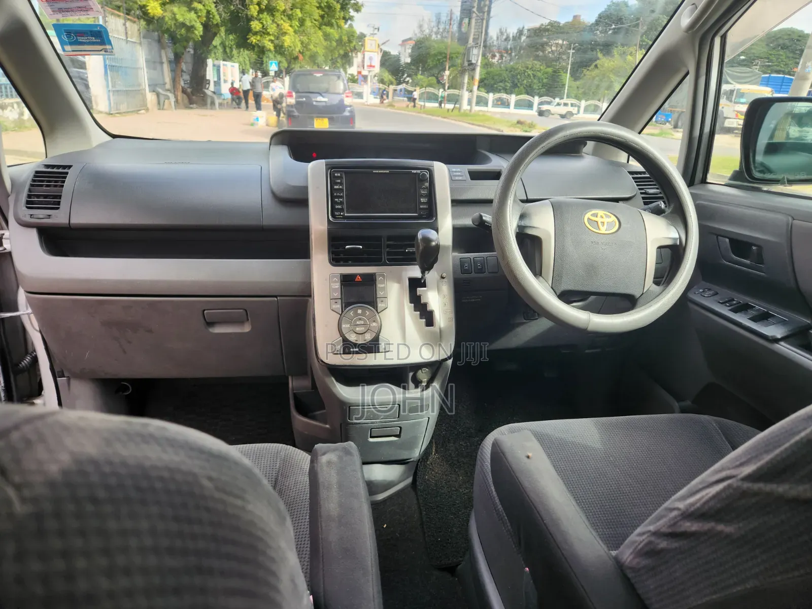 Toyota Voxy 2008 Silver