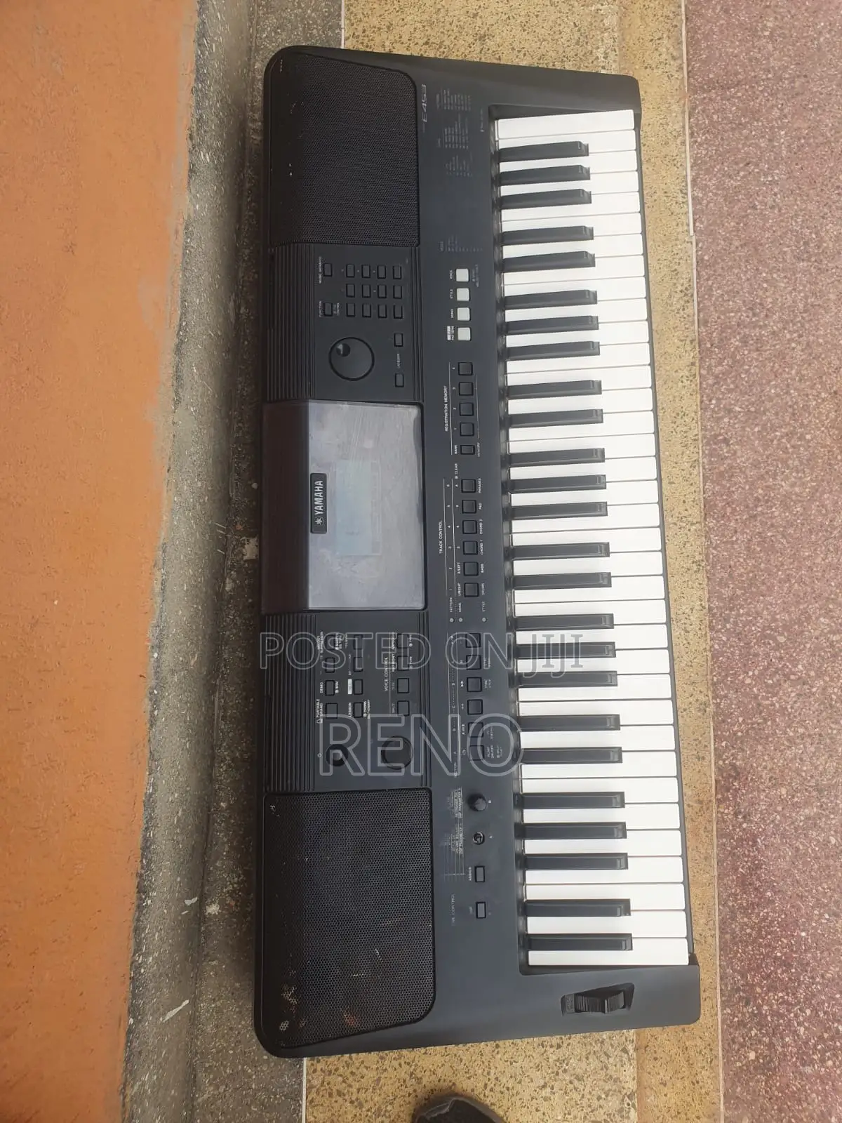 Yamaha PSR E453