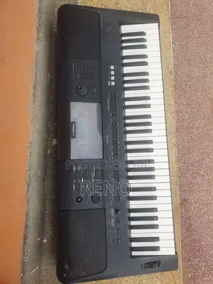 Yamaha PSR E453
