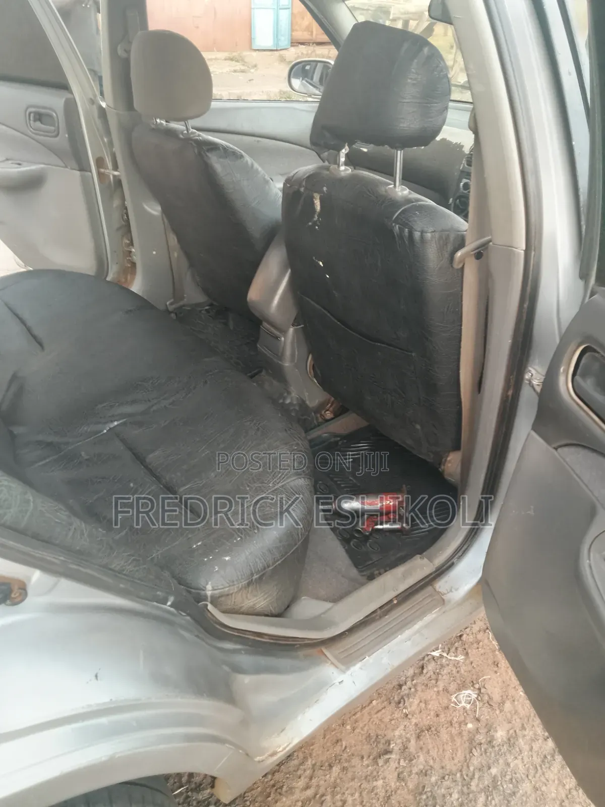 Nissan Sunny 2000 Silver