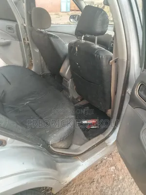 Nissan Sunny 2000 Silver