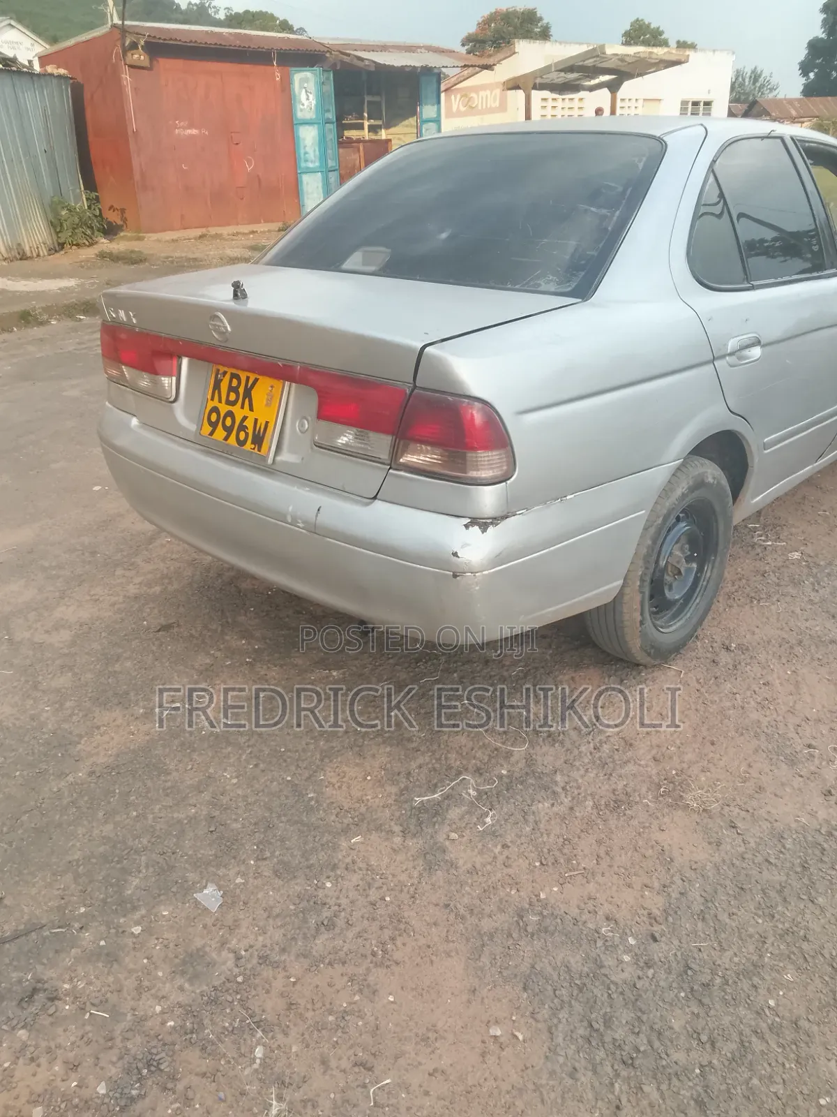 Nissan Sunny 2000 Silver