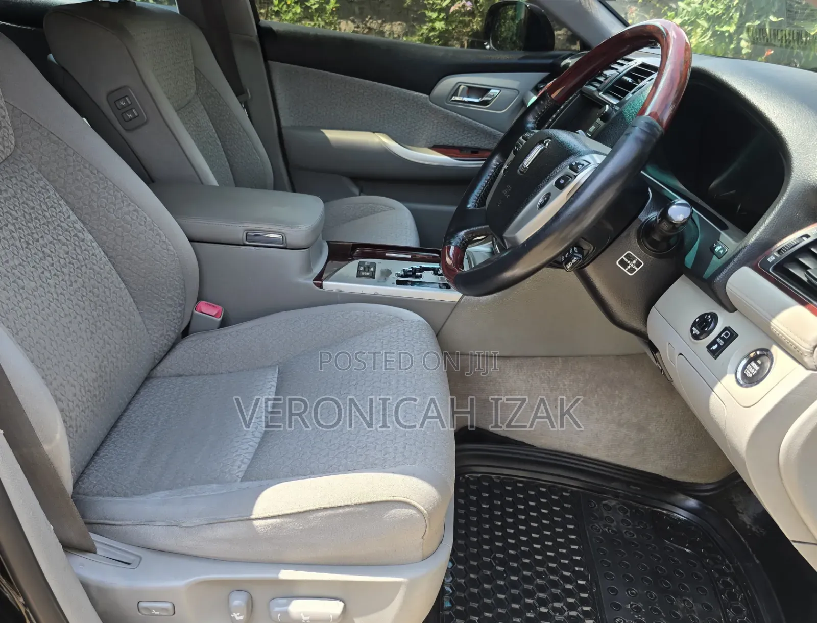 Toyota Crown 2012 Black