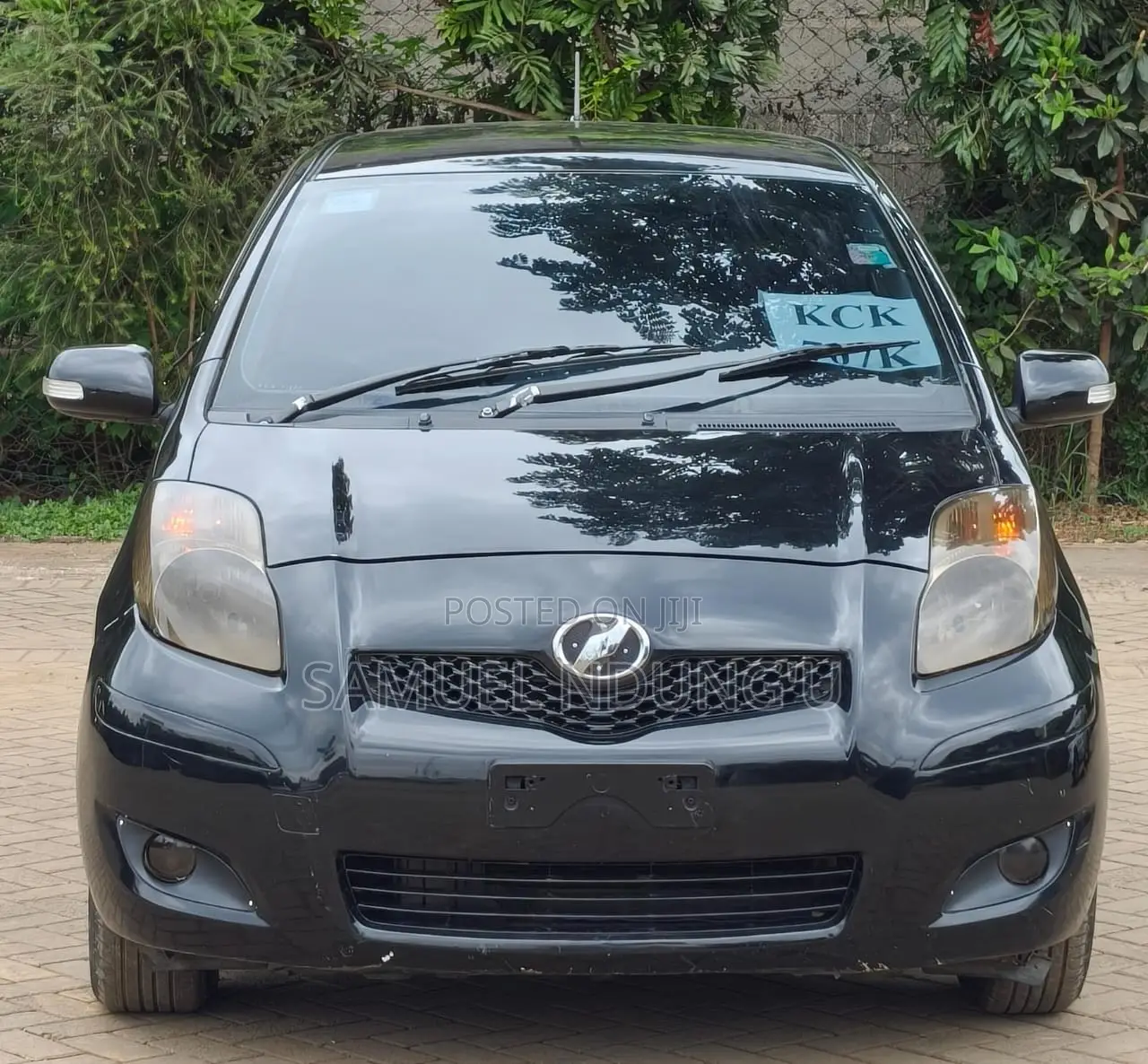 Toyota Vitz 2010 Black