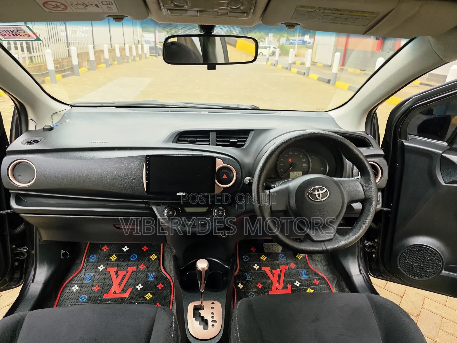 Toyota Vitz 2014