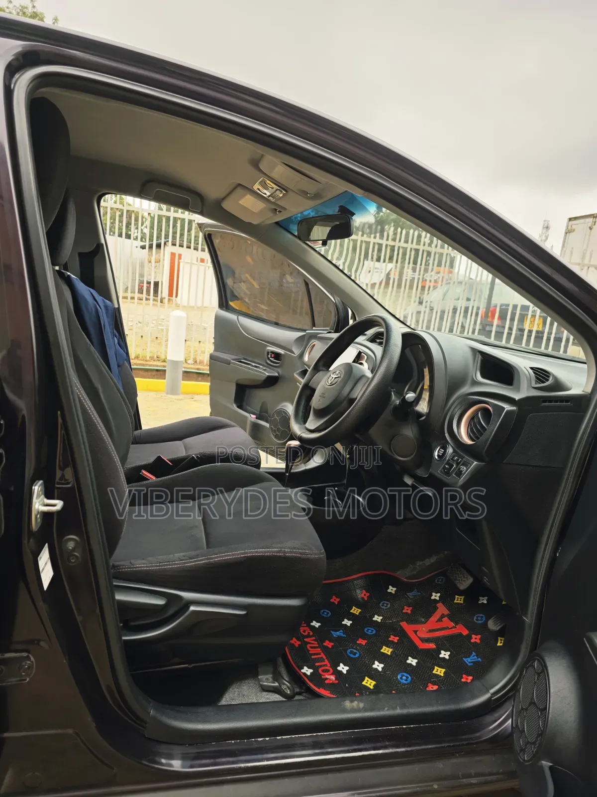 Toyota Vitz 2014