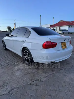 BMW 320i 2011 White
