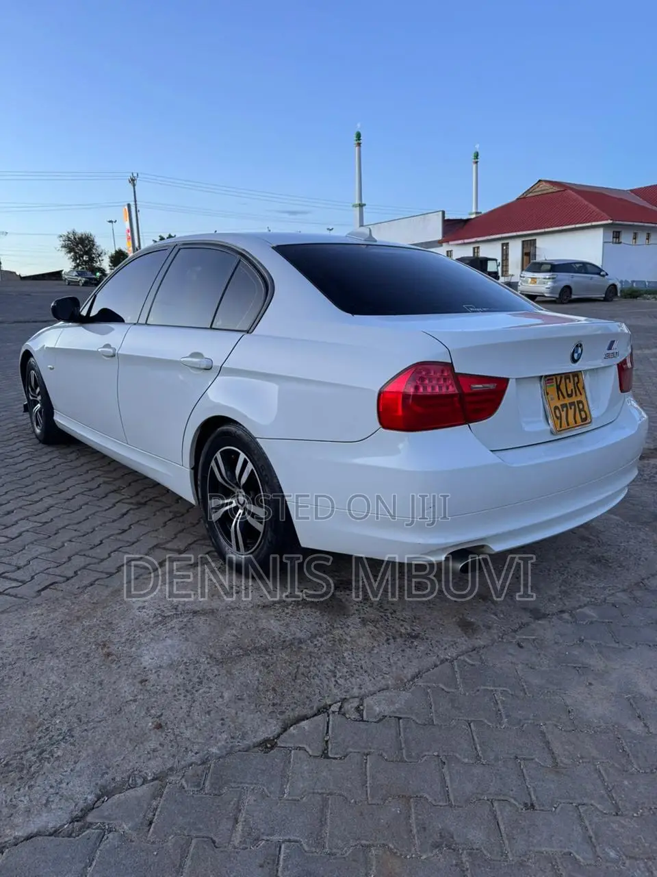 BMW 320i 2011 White