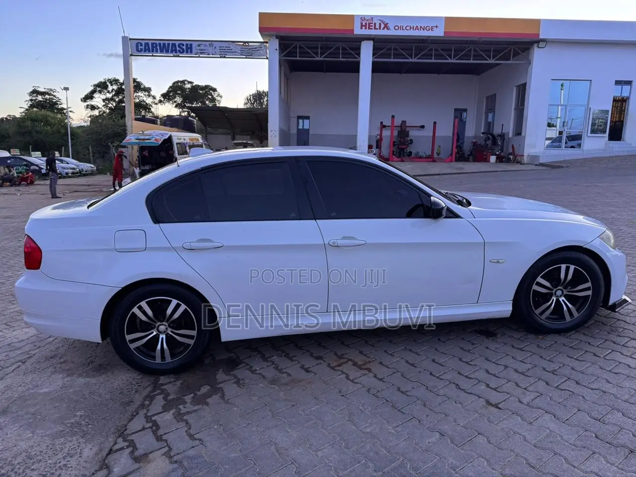 BMW 320i 2011 White