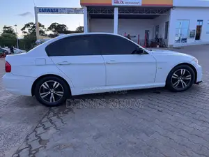 BMW 320i 2011 White