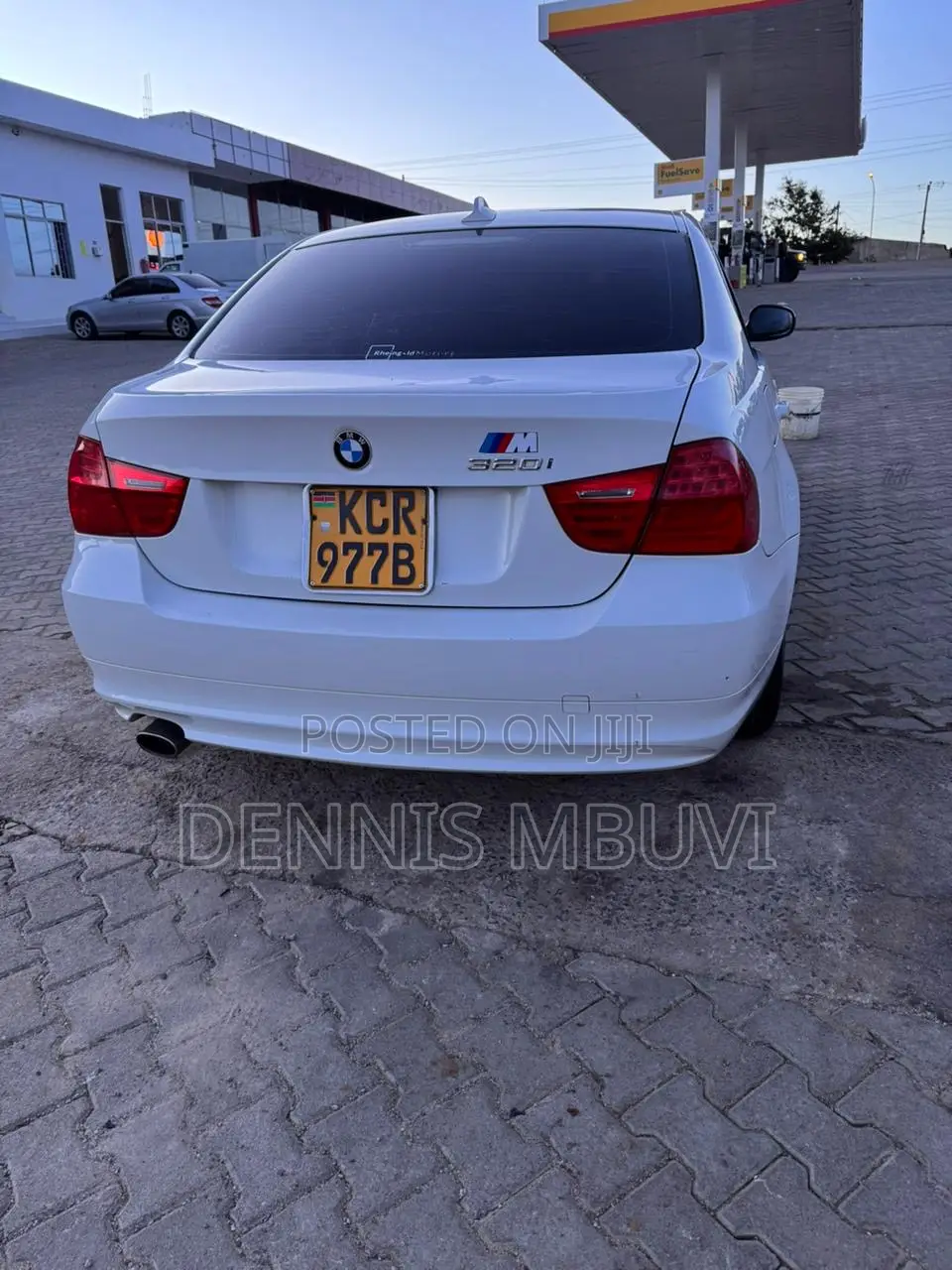 BMW 320i 2011 White