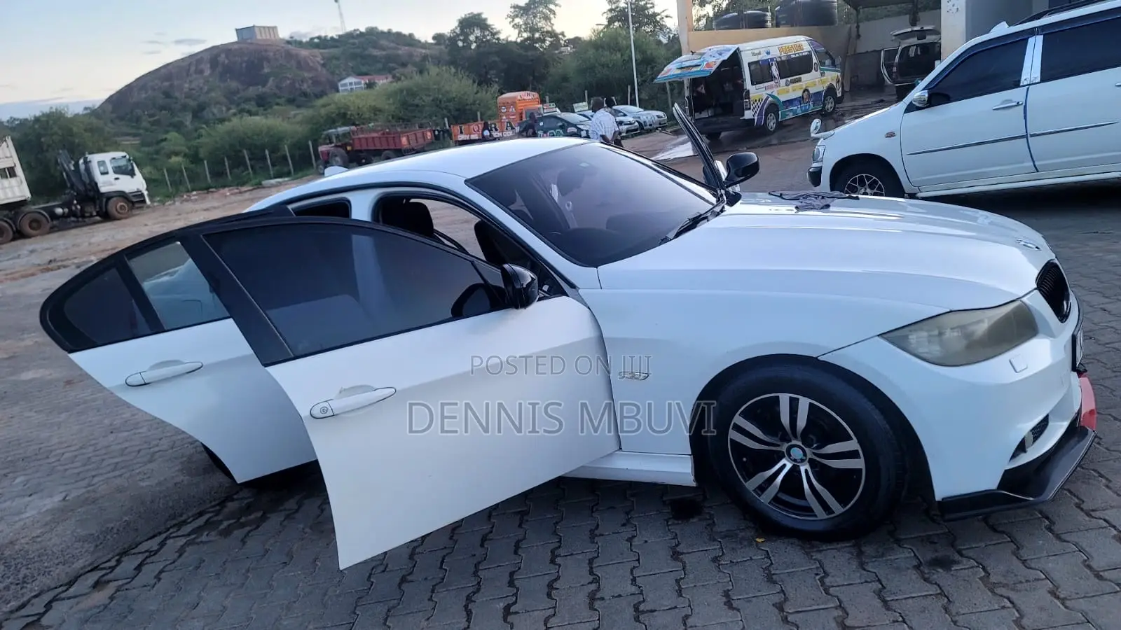 BMW 320i 2011 White