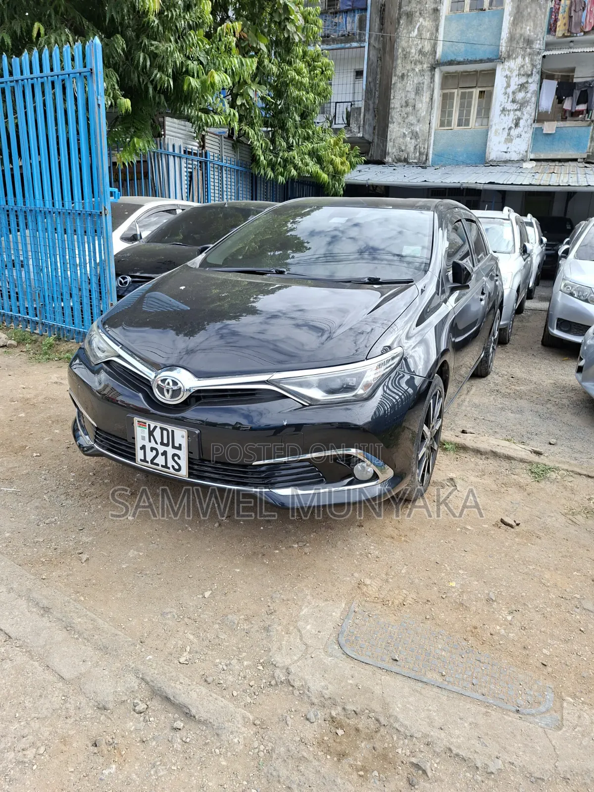 Toyota Auris 2016 Black