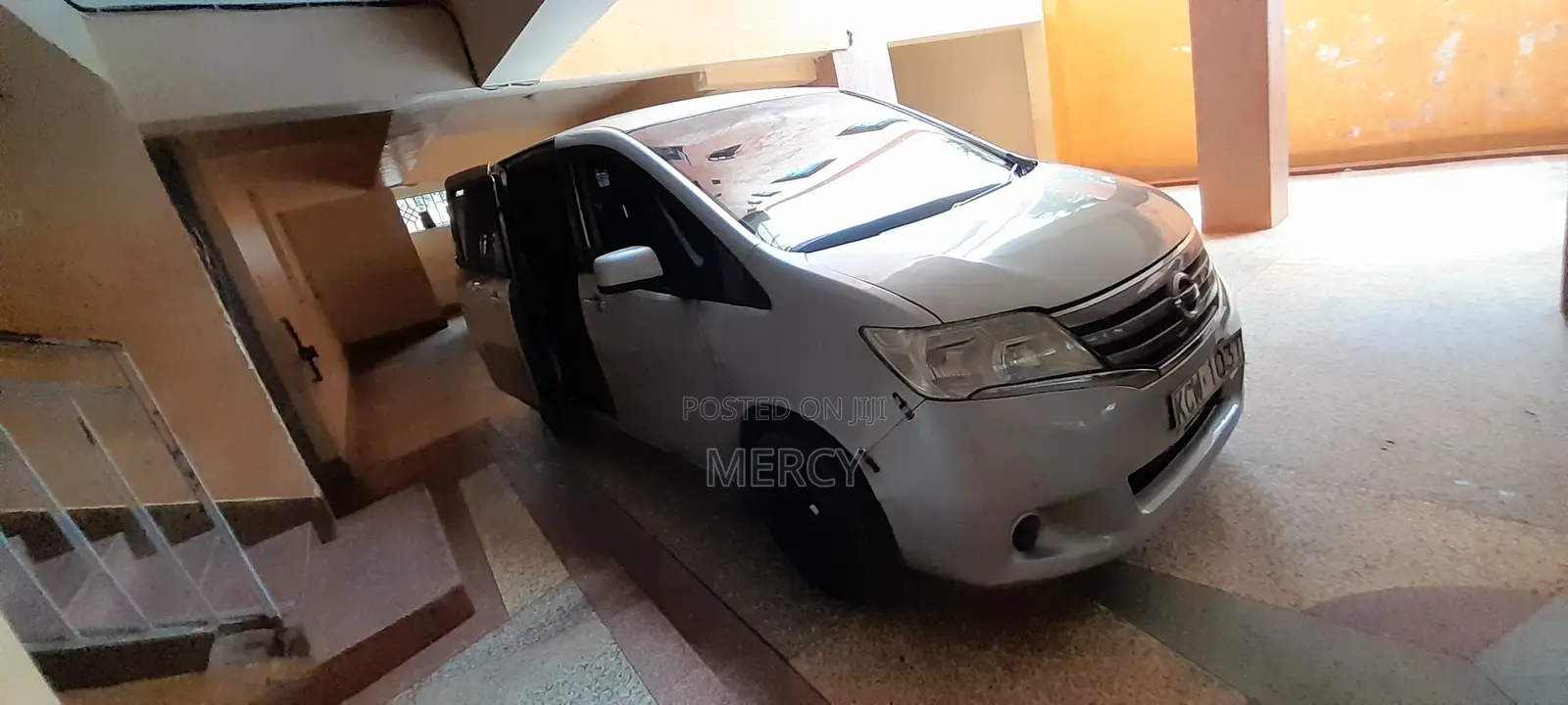 Nissan Serena 2012 Silver