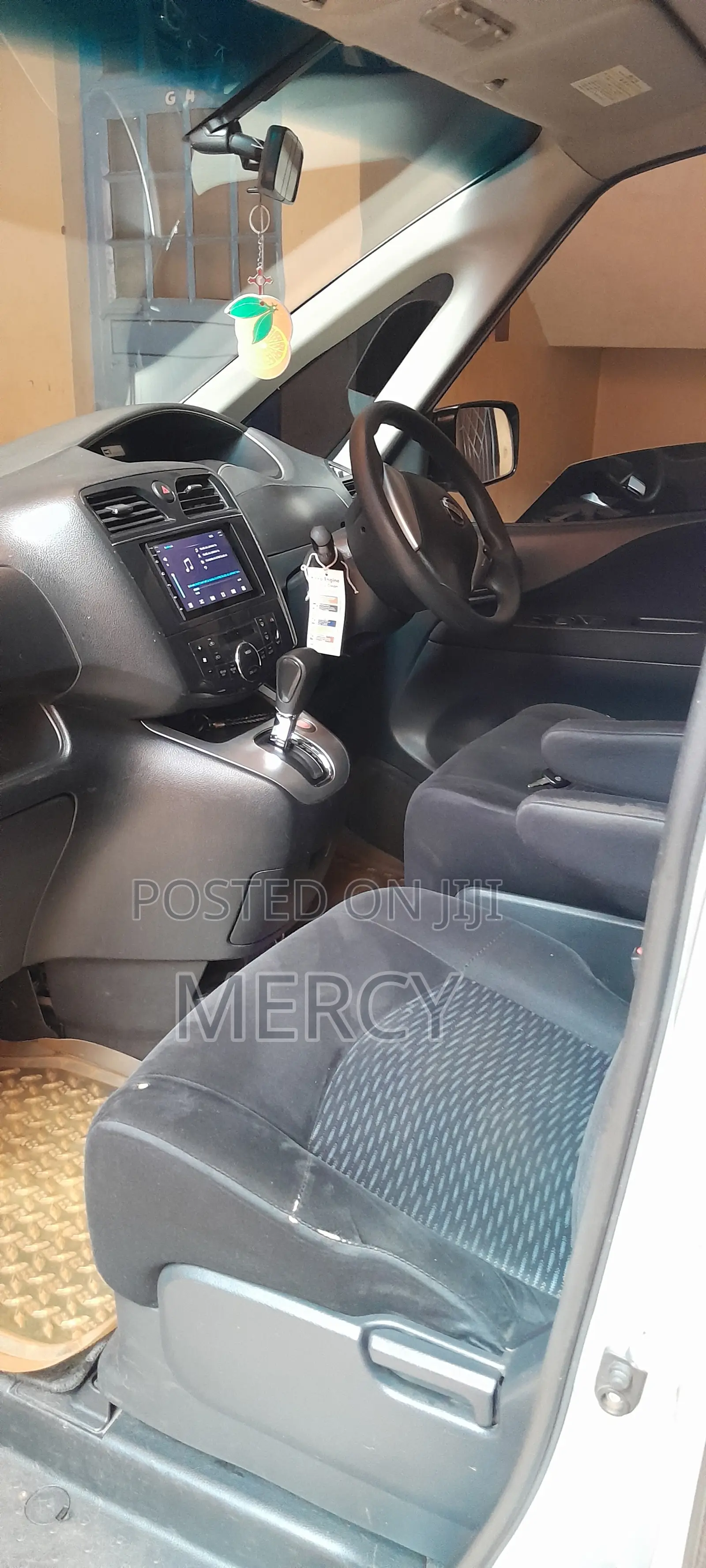 Nissan Serena 2012 Silver