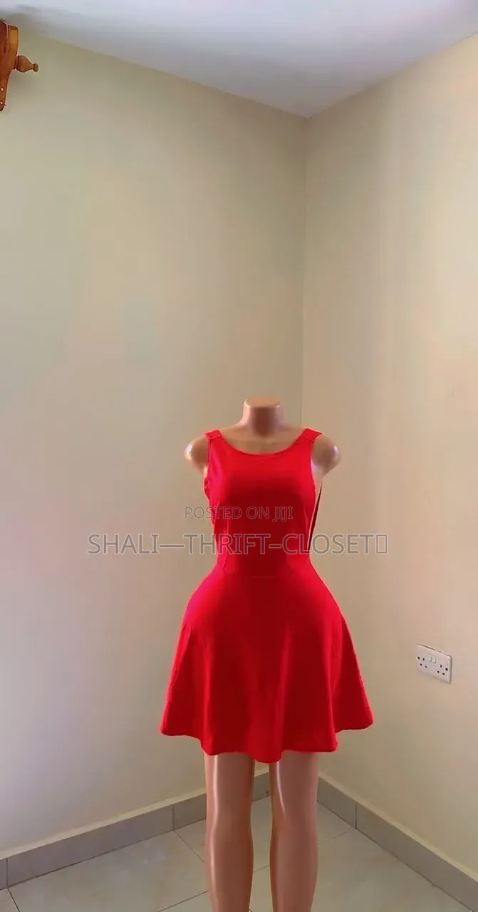 ​Elegant Backless Skater Mini Dress – Vibrant Hot Red / Size S/M