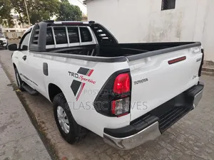 Toyota Hilux 2019 White