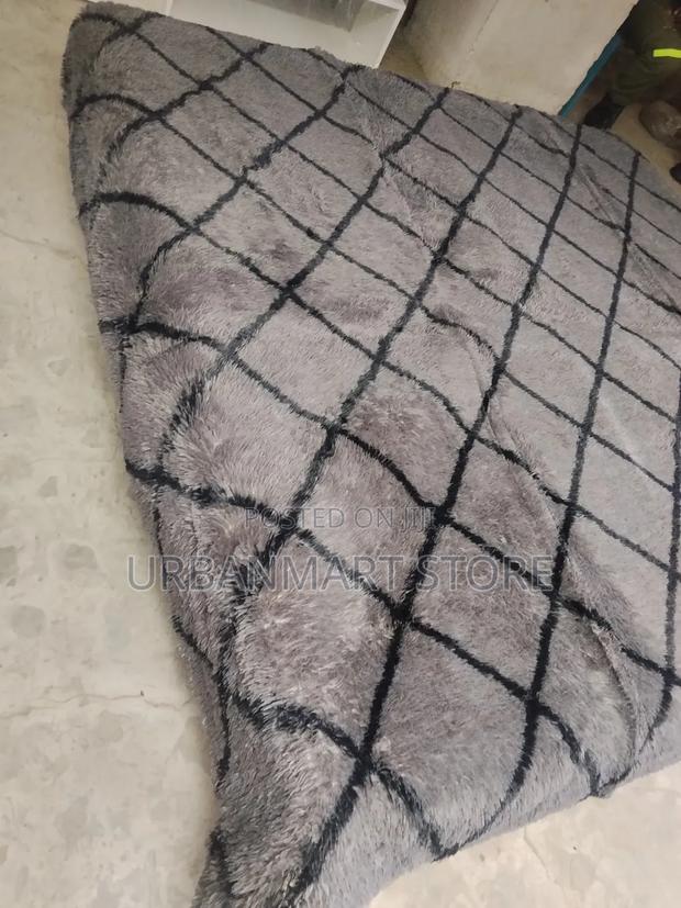 Fluffy Carpet 7x10ft – Elegant Floor Rug