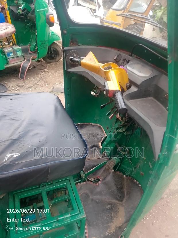Piaggio 2023 Green - thumbnail 2